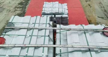 广西 芝麻白仿形加直形路沿石出货日常