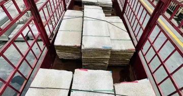 广西 黄金麻花岗岩荔枝面，光面毛板装车完成