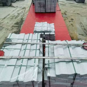 广西 芝麻白仿形加直形路沿石出货日常