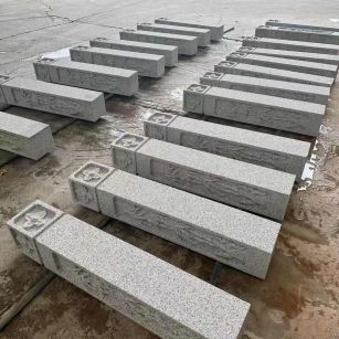 广西 白麻方柱雕花防水