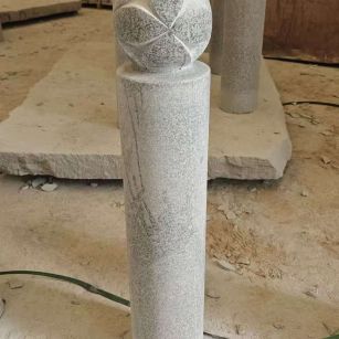 广西 芝麻白花岗岩石材挡车石柱、停车柱、圆柱挡车柱、方柱挡车柱等