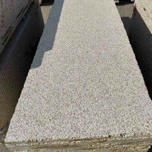 广西 黄金麻花岗岩荔枝面毛板，半成品