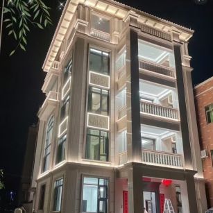 广西 芝麻白花岗岩别墅外墙夜间效果