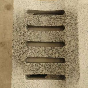 广西 芝麻白拉丝面花岗岩U型开槽排水槽