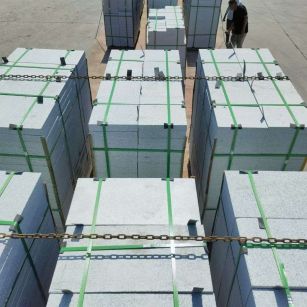 广西 芝麻白花岗岩5公分地铺石 花岗岩厂家工厂装车日常