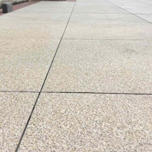 广西 黄金麻花岗岩石板材荔枝面地面铺装效果