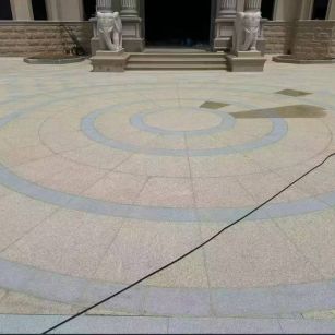 广西 黄金麻芝麻灰花岗岩石材地铺拼接效果