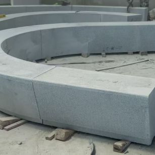 广西 芝麻白花岗岩光面弧形坐凳