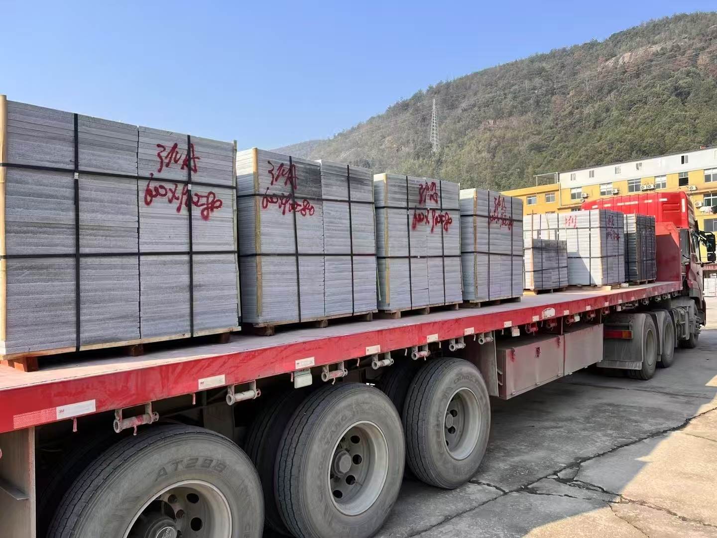 广西 芝麻灰地铺石出货日常