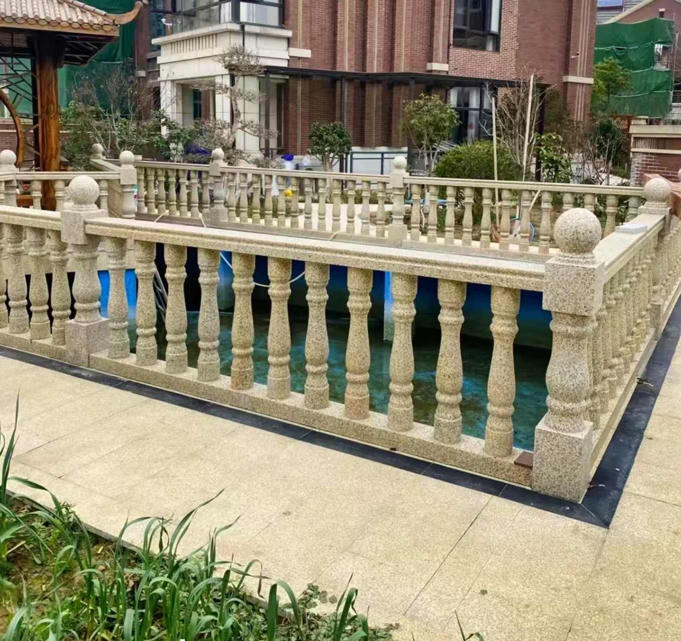 广西黄金麻花岗岩石材栏杆，扶手，将军柱，花瓶柱