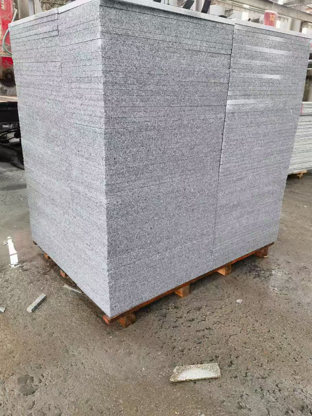 广西 芝麻白火烧面1.8厚300*600地铺石，尺寸标准，厚薄均匀