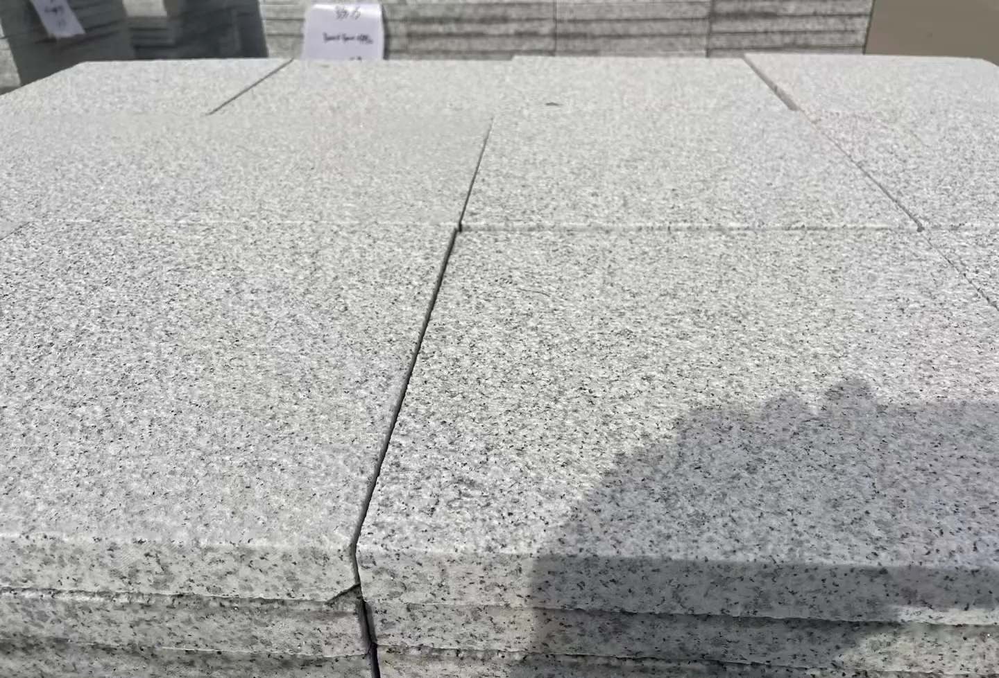 广西 白麻花岗岩石材推荐 荔枝面地铺石