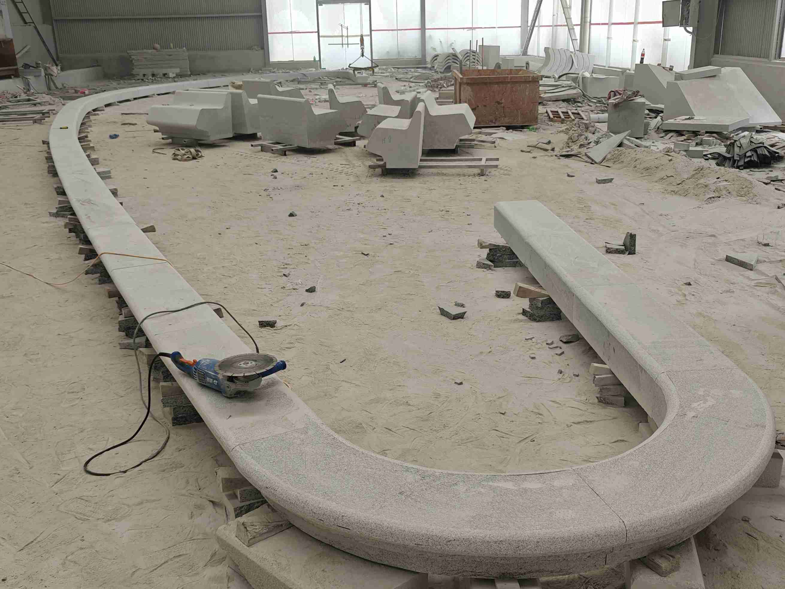 广西 芝麻白花岗岩弧形花坛石，坐凳石