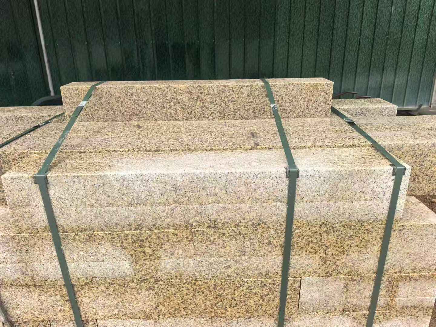 广西 黄金麻花岗岩石材机切面栏杆料半成品