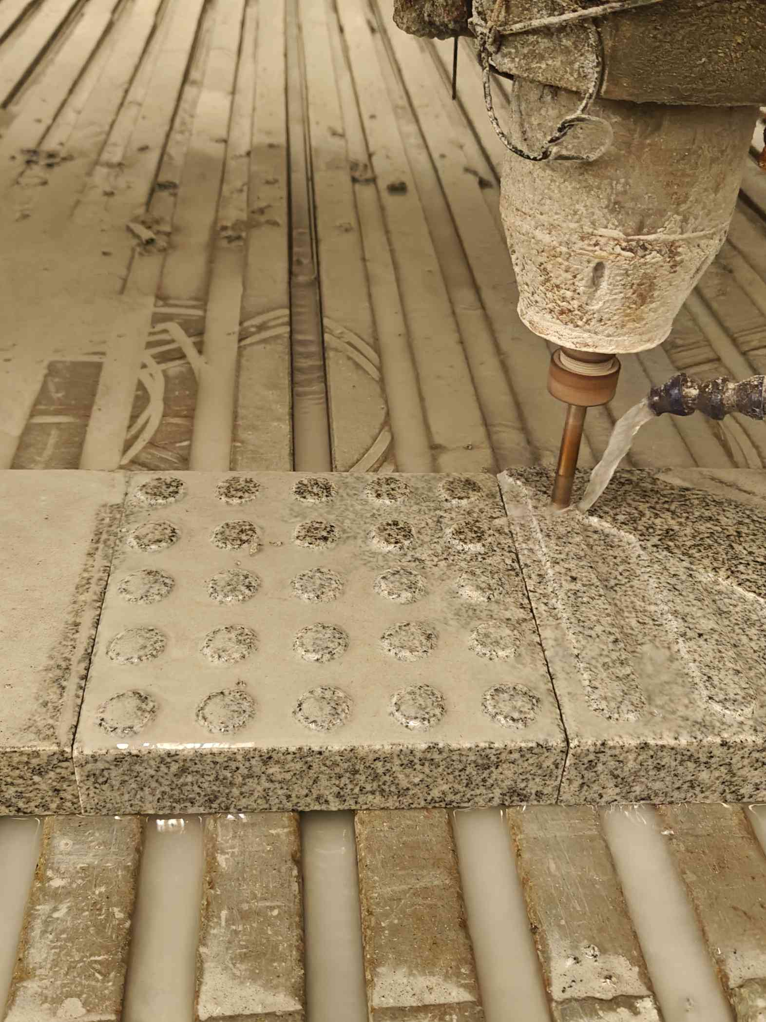 广西 芝麻白花岗岩石材盲人石、盲道石、盲点石