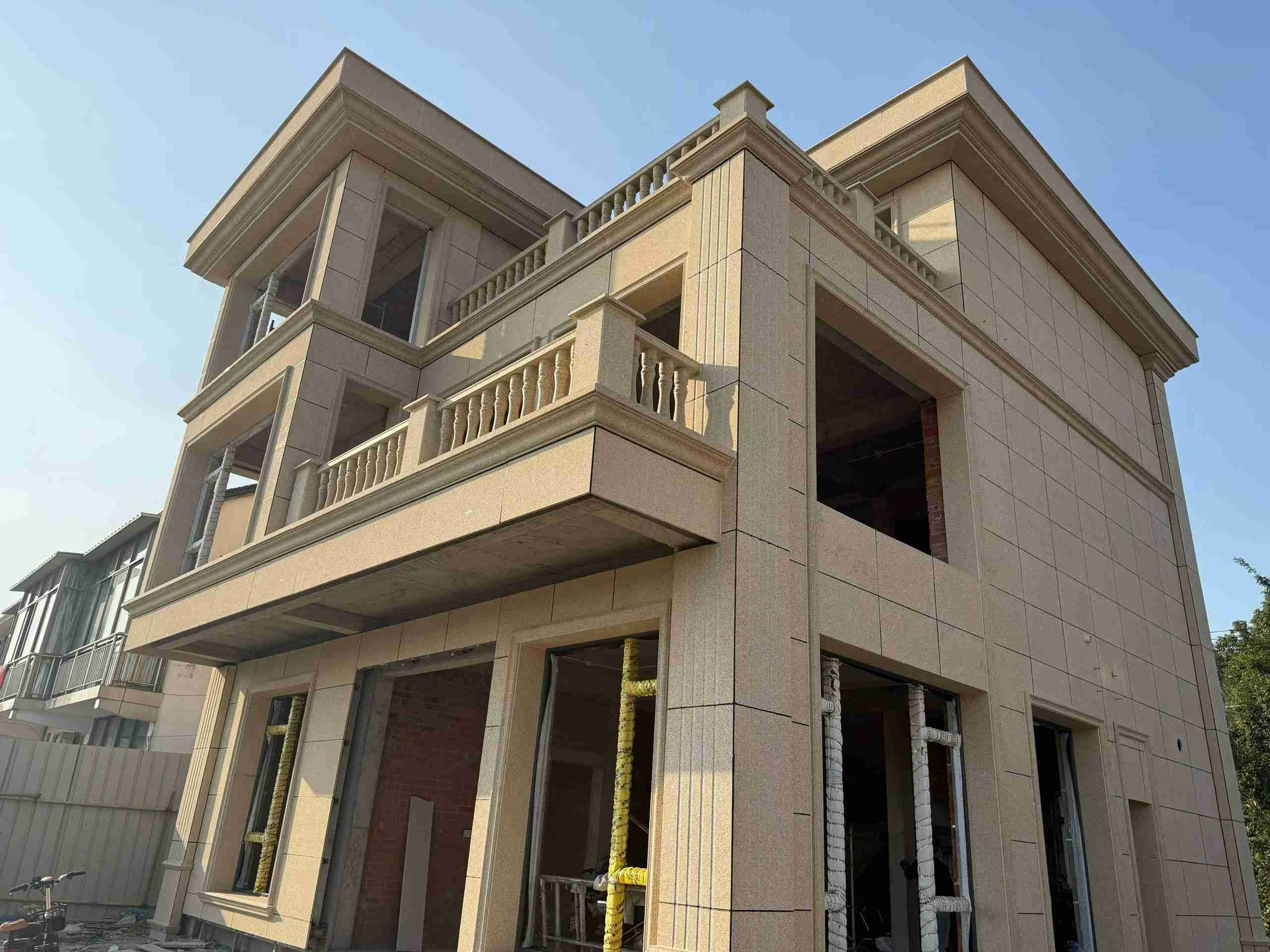 广西 黄金麻花岗岩石材荔枝面外墙干挂效果展示