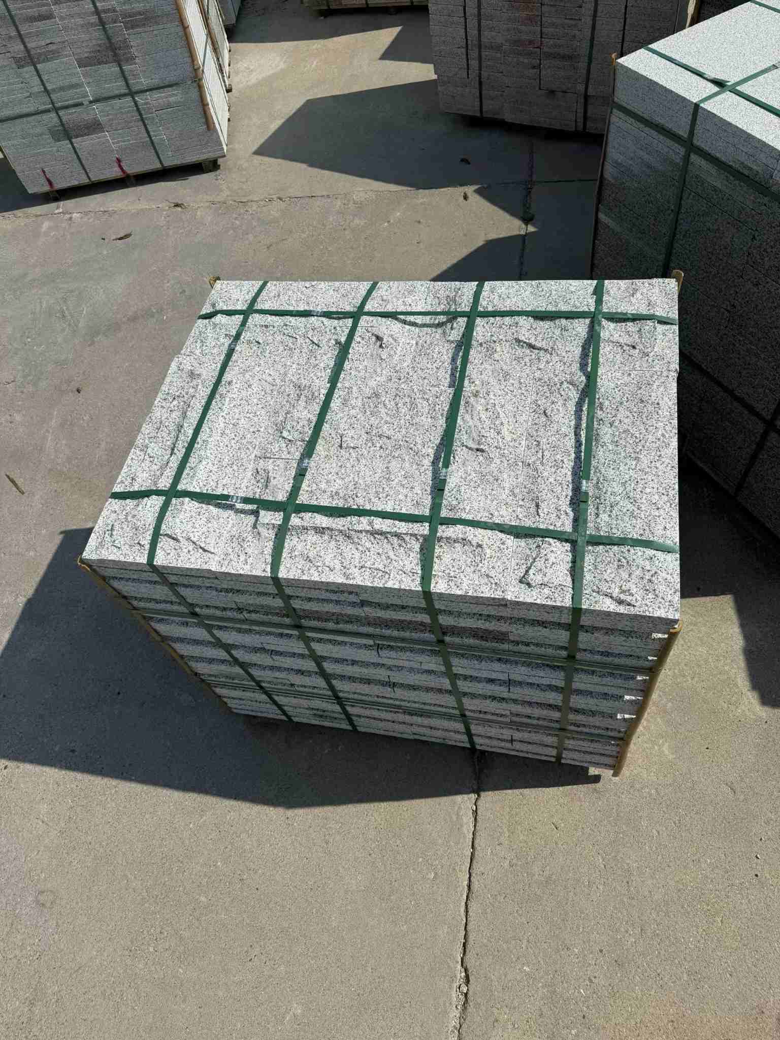 广西 白麻花岗岩石材自然面蘑菇石成品