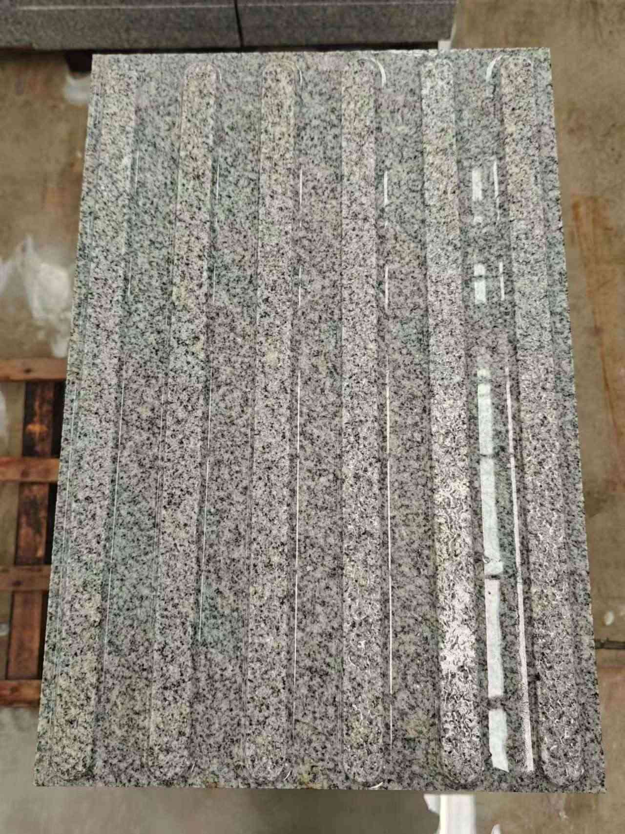 广西 芝麻白花岗岩荔枝面雕刻盲道，盲条