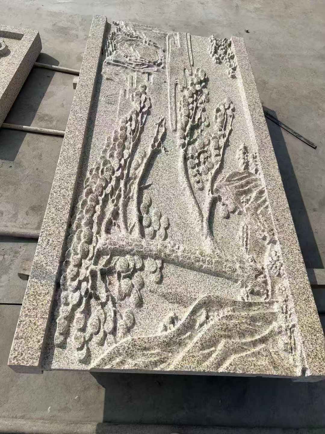 广西 黄金麻雕刻板浮雕迎客松