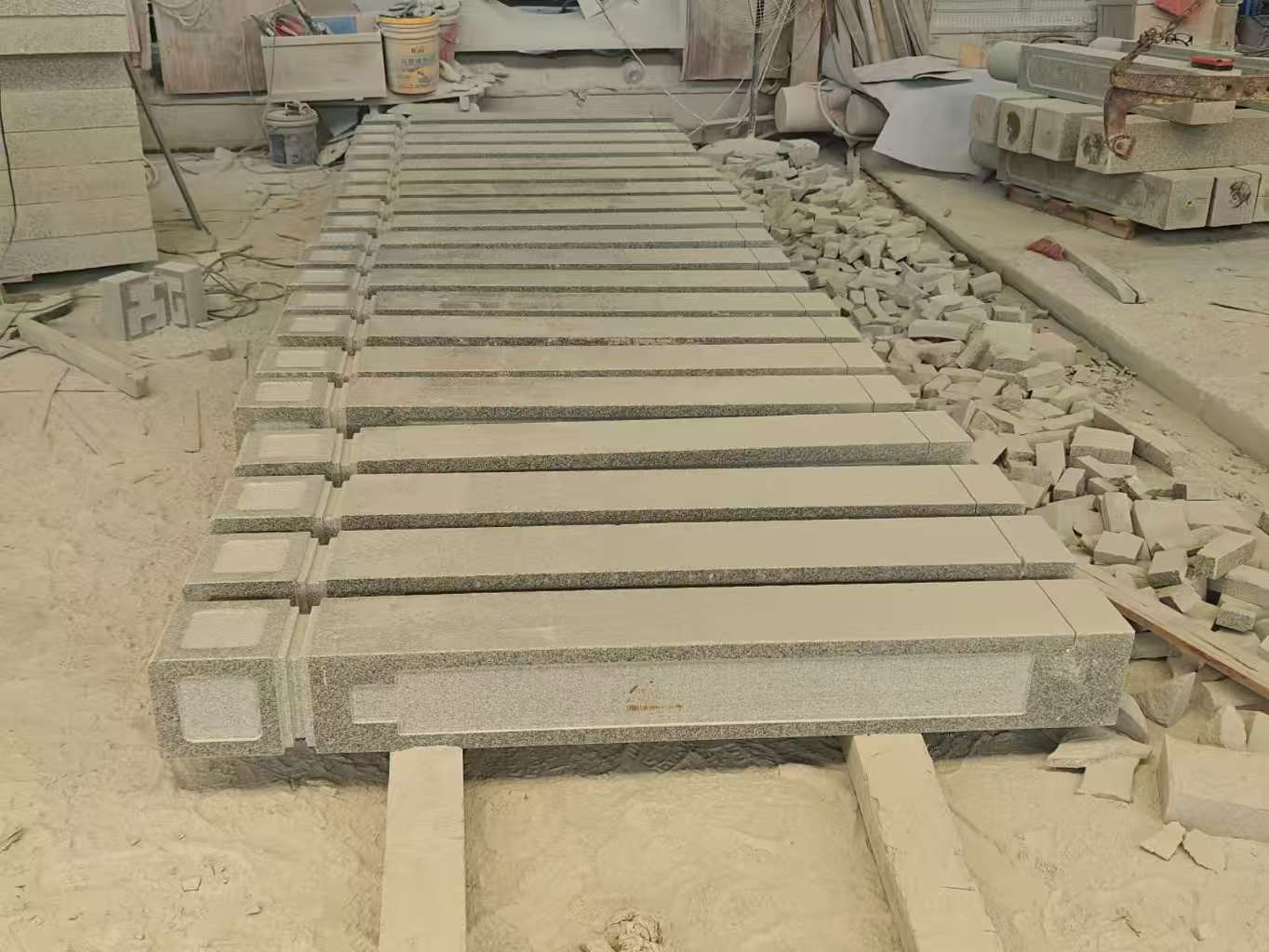 广西 芝麻白异形加工雕刻-栏杆大柱，方柱