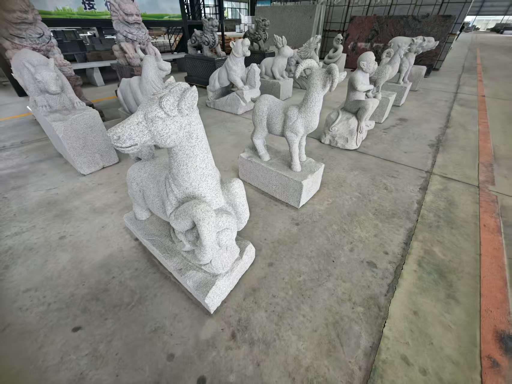 广西 芝麻白花岗岩造型立体雕刻——十二生肖