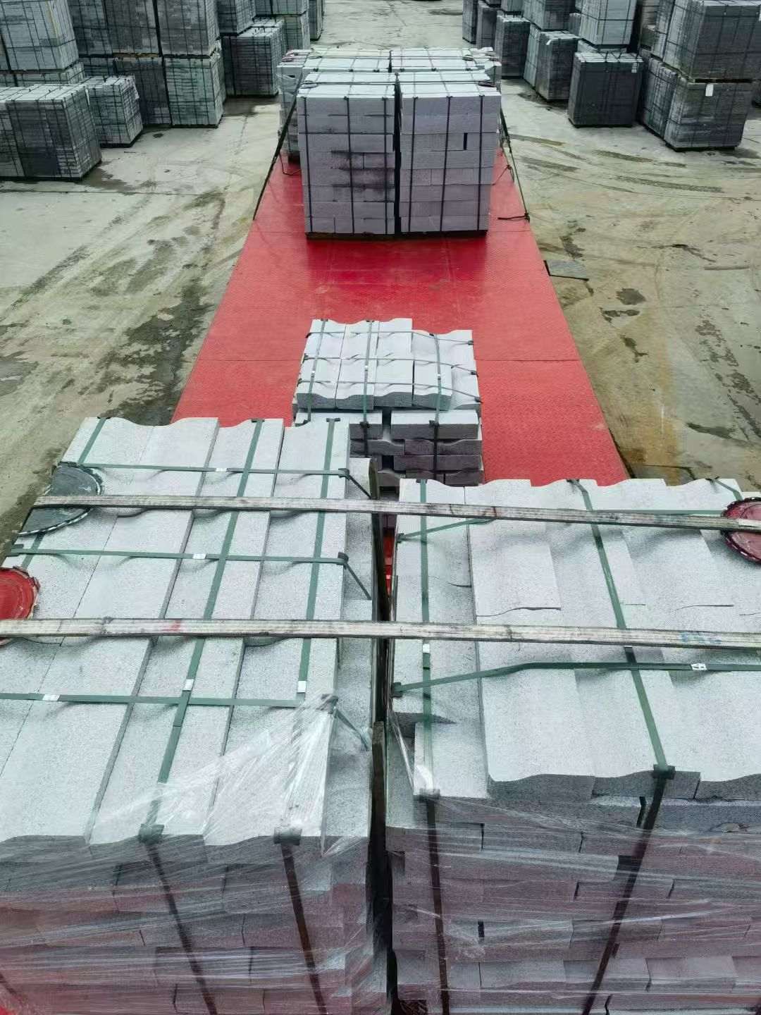 广西 芝麻白仿形加直形路沿石出货日常