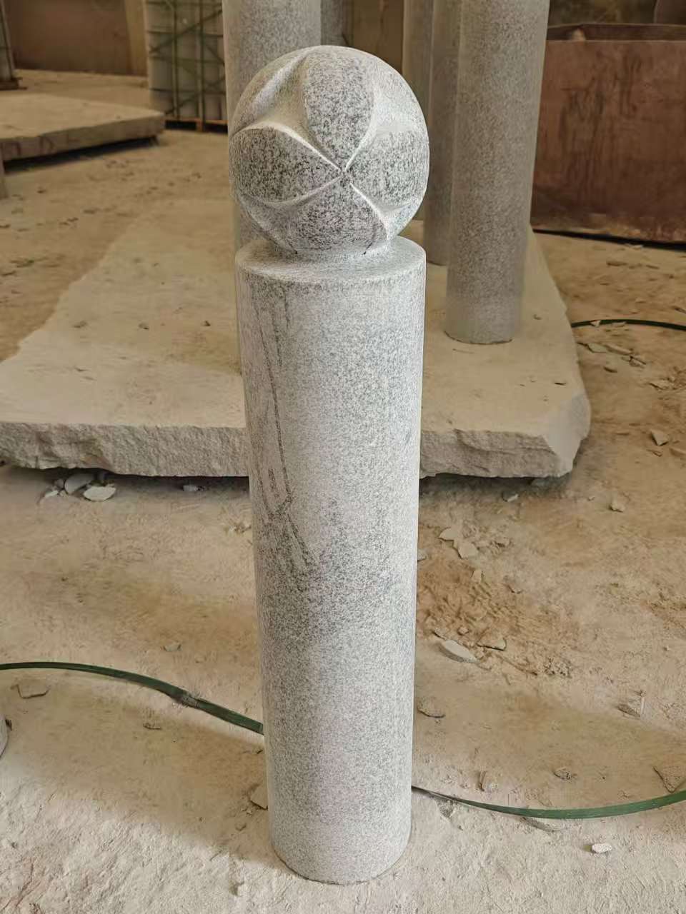 广西 芝麻白花岗岩石材挡车石柱、停车柱、圆柱挡车柱、方柱挡车柱等