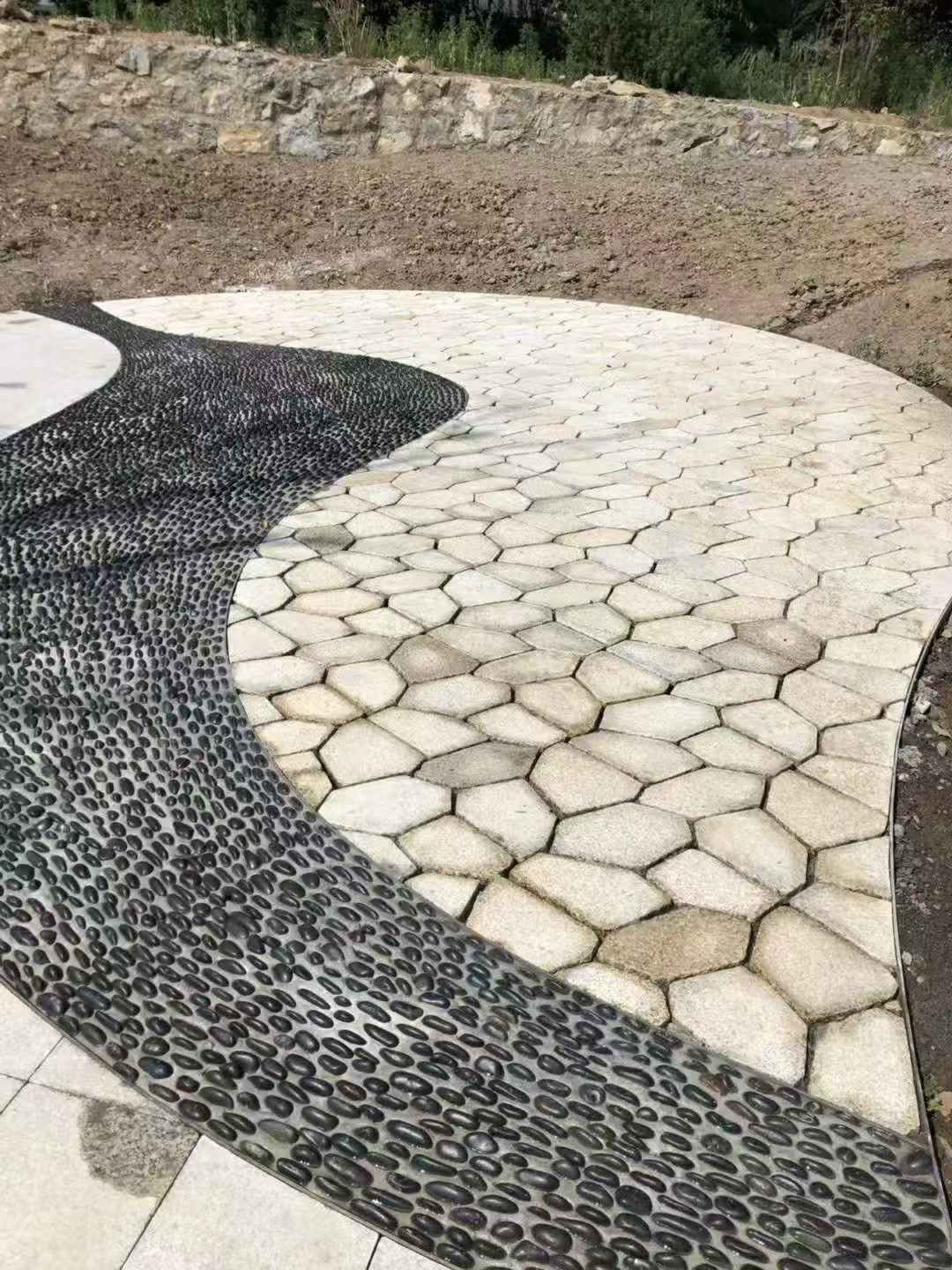 广西 黄金麻冰裂纹地铺石工地铺装案例