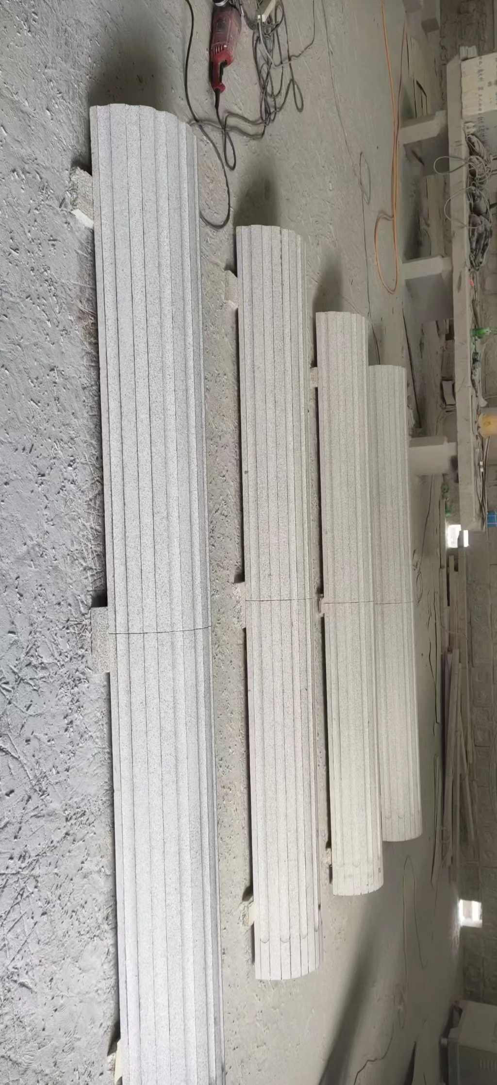 广西 花岗岩厂家带你看白麻花岗岩门楼大柱柱皮