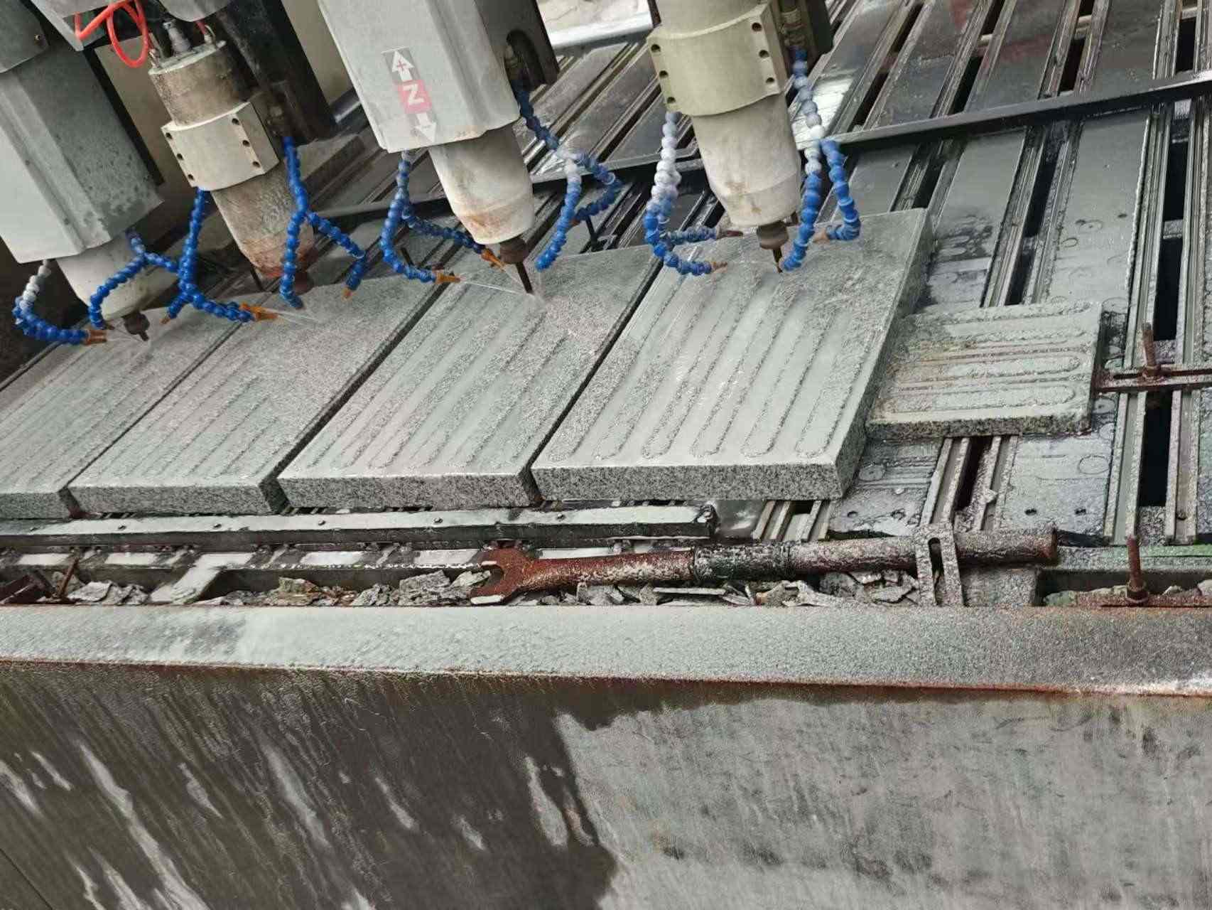 广西 芝麻白花岗岩荔枝面盲道雕刻