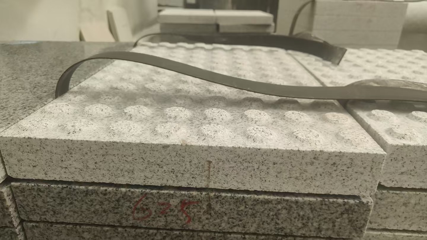 广西 芝麻白花岗岩6.0公分荔枝面五轴加工雕刻盲点