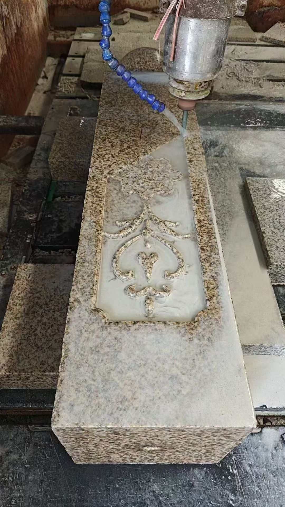 广西 黄金麻花岗岩异形加工雕刻栏杆大柱