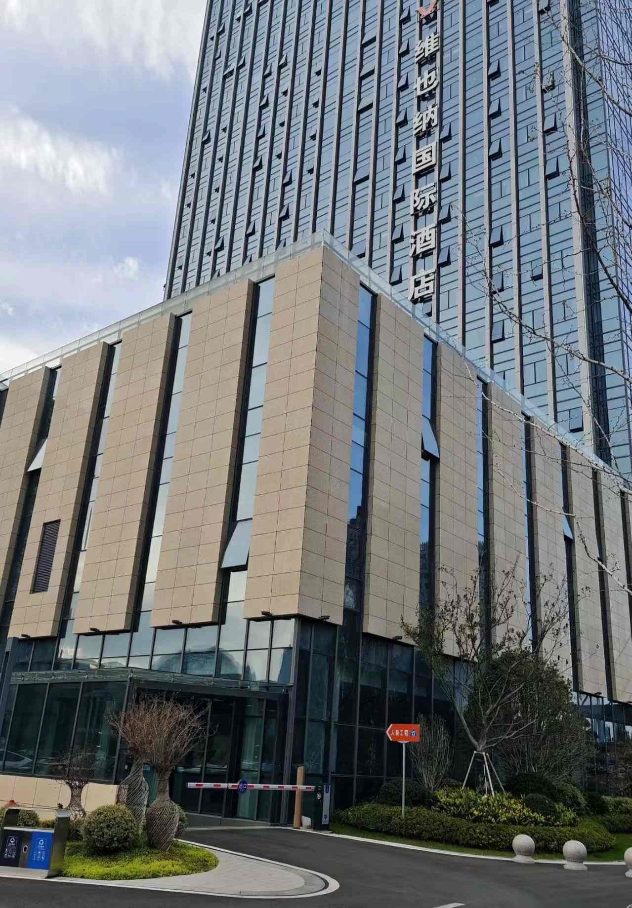 广西 黄金麻花岗岩外墙干挂