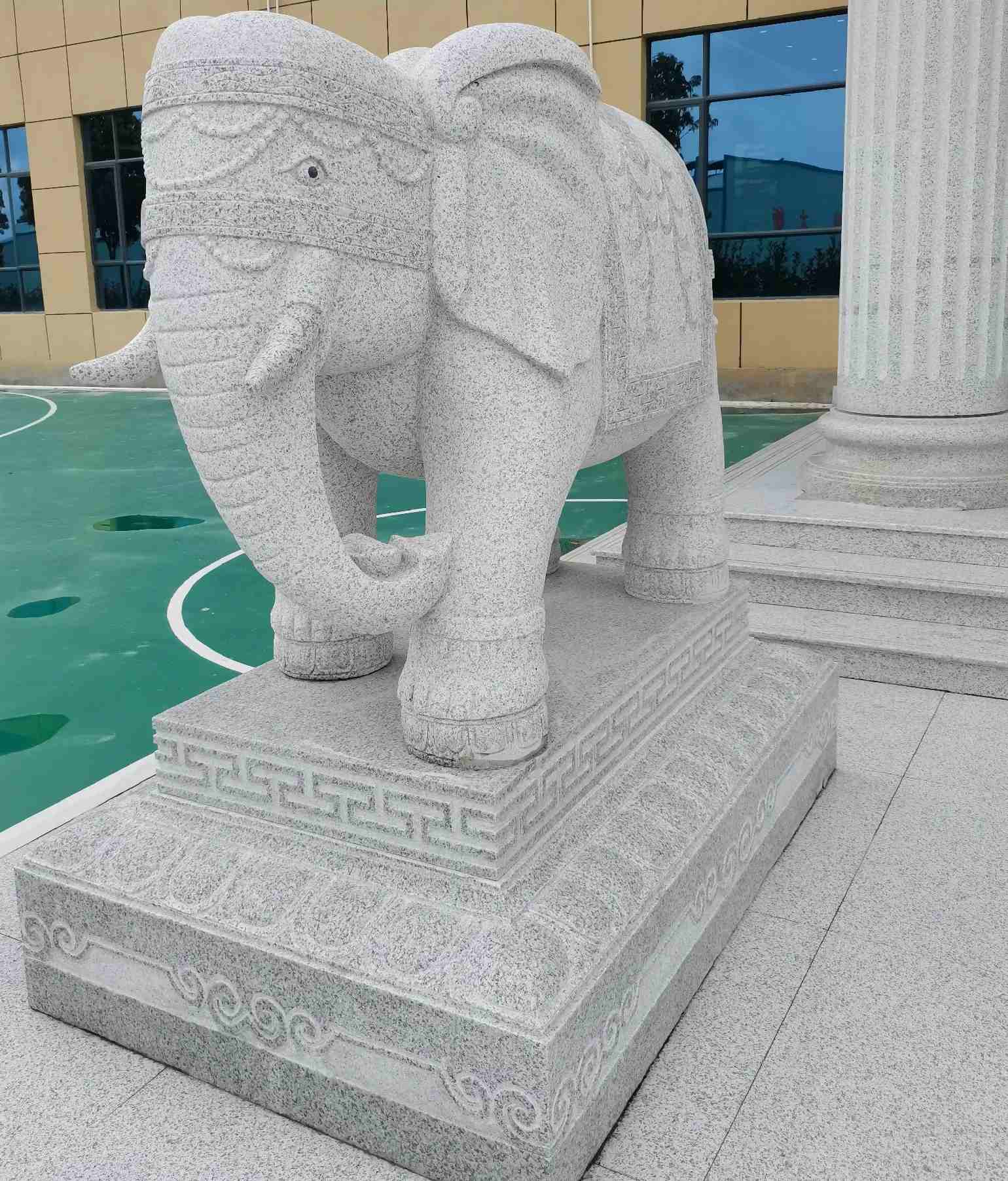 广西 白麻花岗岩动物异形石雕-大象