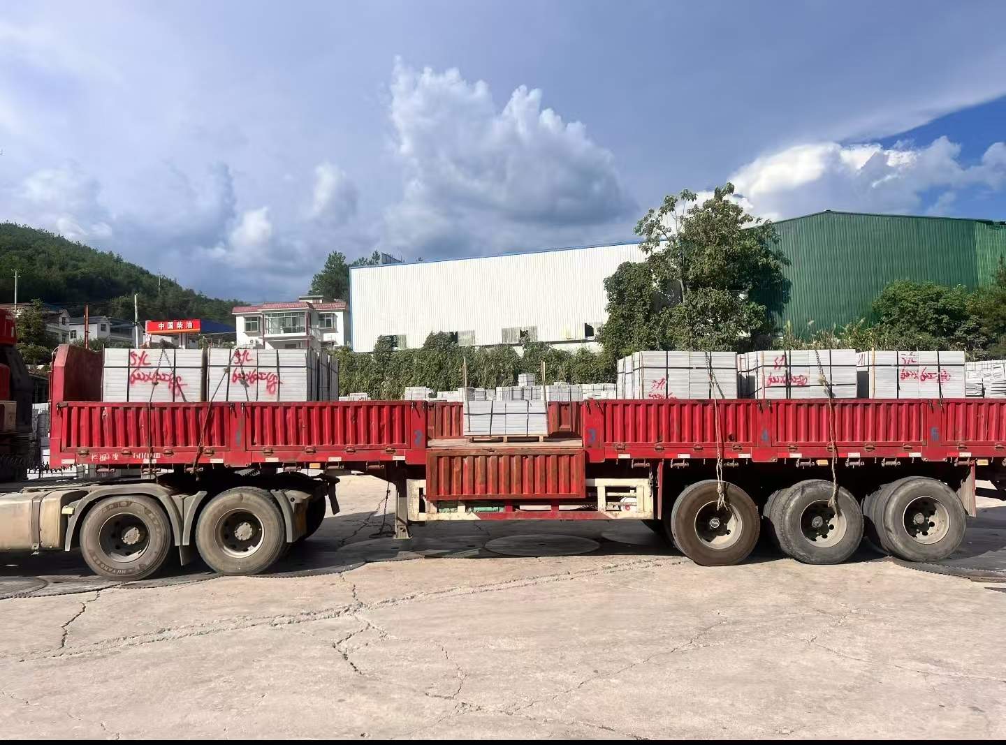 广西 芝麻灰花岗岩地铺石出货日常