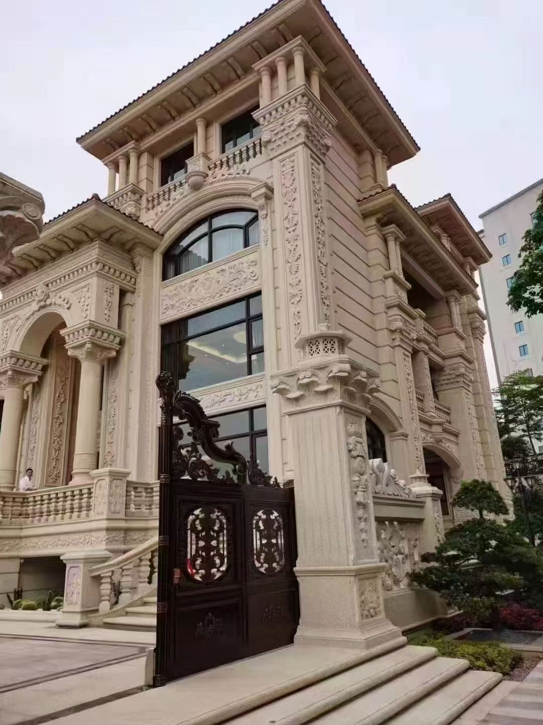 广西 黄金麻花岗岩别墅外墙干挂效果展示