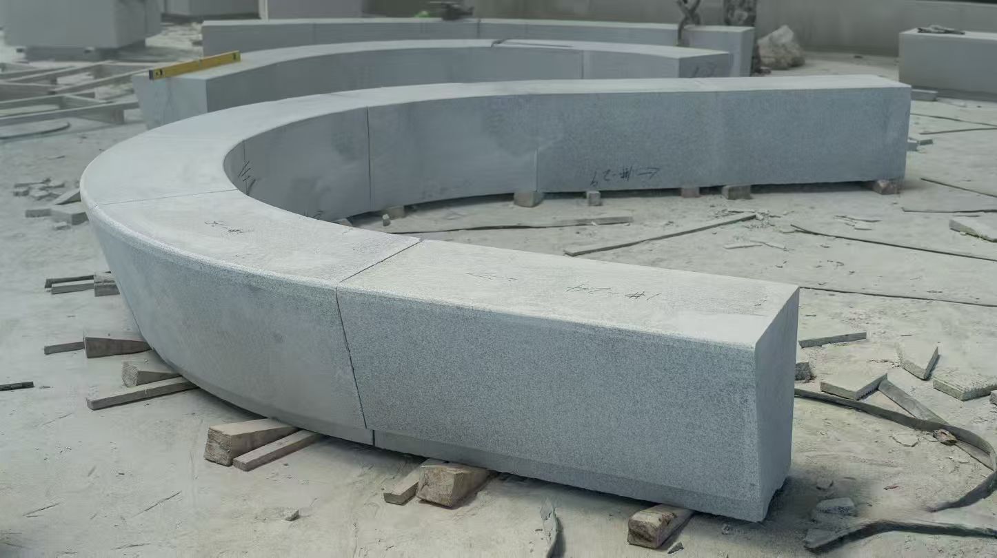 广西 芝麻白花岗岩光面弧形坐凳